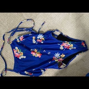 JOLYN flowered onesie